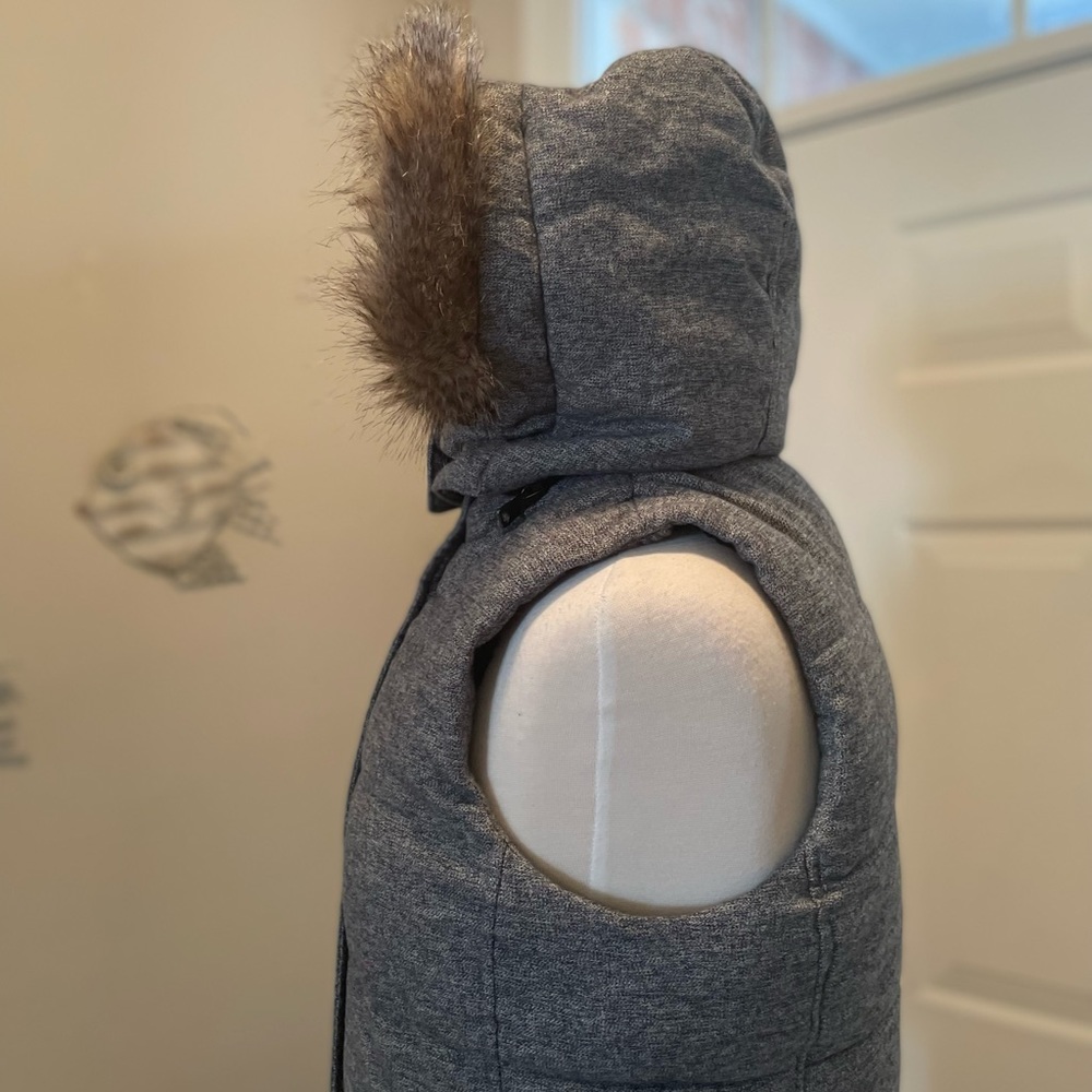 Banana Republic sleeveless fur hooded jacket- SP